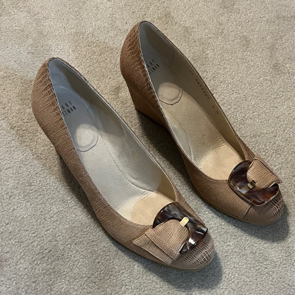 Stuart Weitzman Sz 9 Tan Leather Bucalina Tortoiseshell Buckle Round Toe Wedges